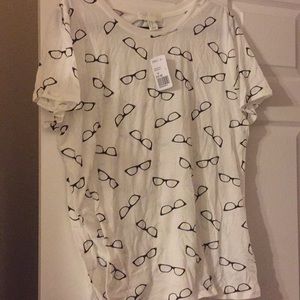 Forever 21 Tops - White T-shirt with sunglass design Forever 21 Tops - White T-shirt with sunglass design